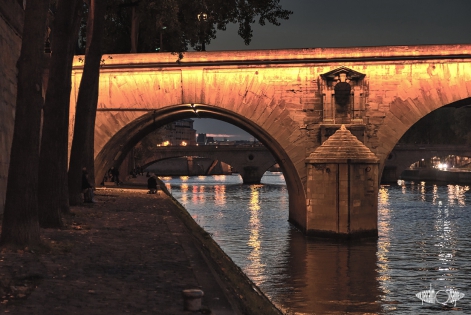 Sous  les ponts de Paris 01 Le pont Marie et ses passants © PascalMorsagne 2015