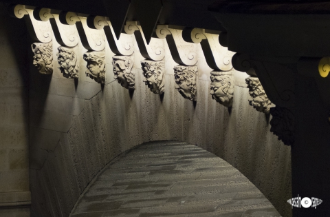 Têtes du Pont Neuf  Des  têtes sculptées ornent le Pont Neuf 